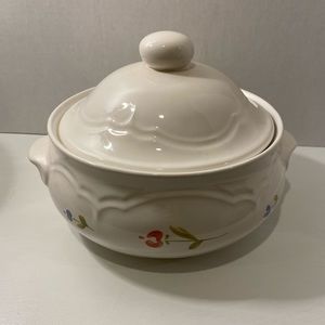 Pfaltzgraff Garland 2 Qt. Covered Casserole Dish